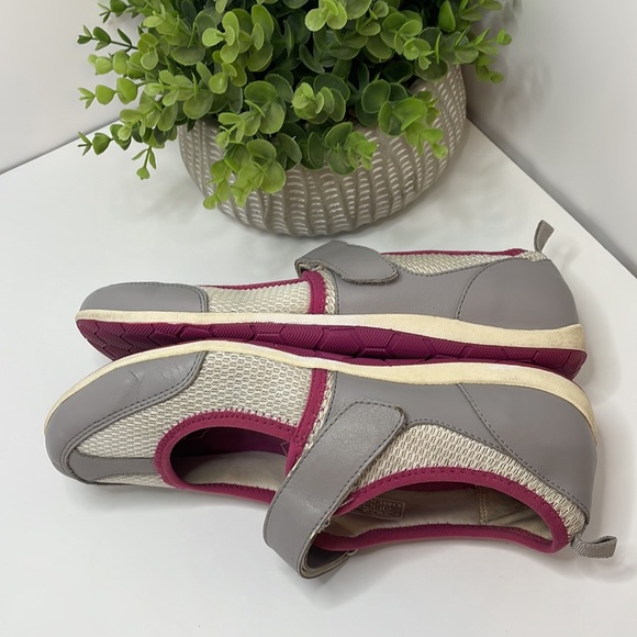 EUC Vionic Ailie White Mary Jane Athletic shoes size9 pink gray white - Picture 12 of 13
